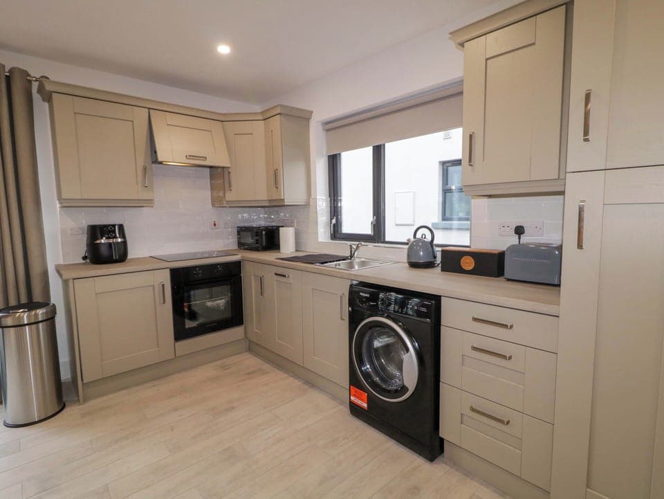 Dishwasher, cookware/dishes/utensils