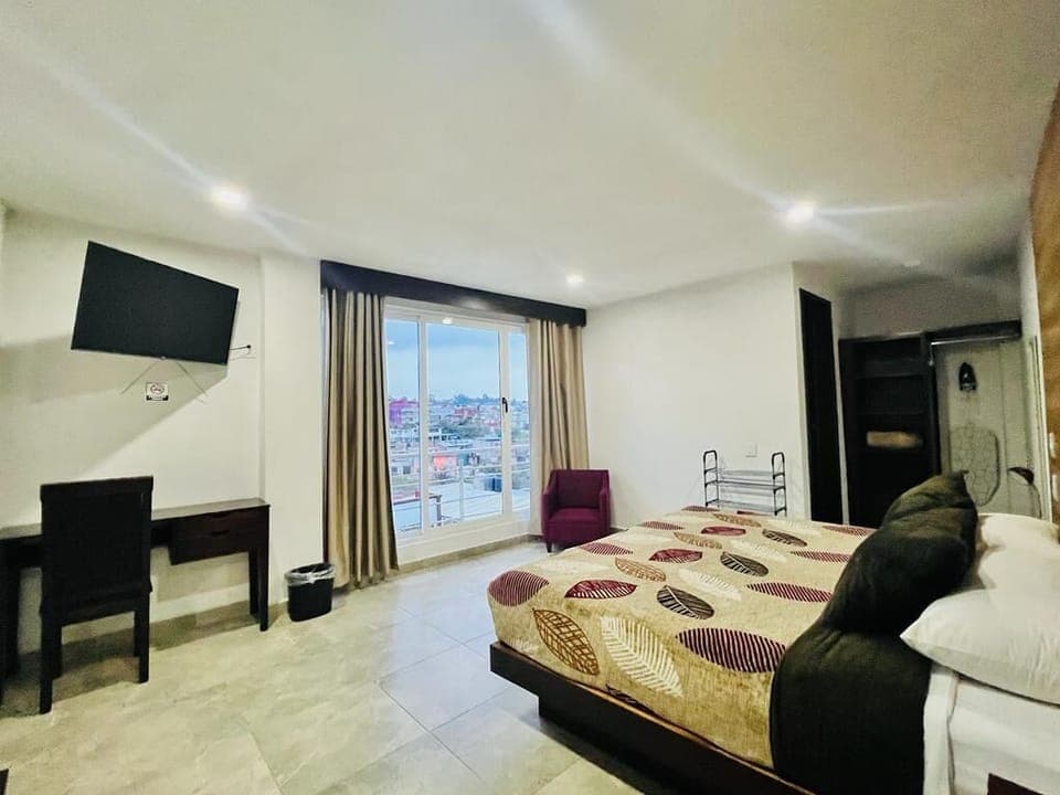 Junior Room, Balcony, City View | Bathroom