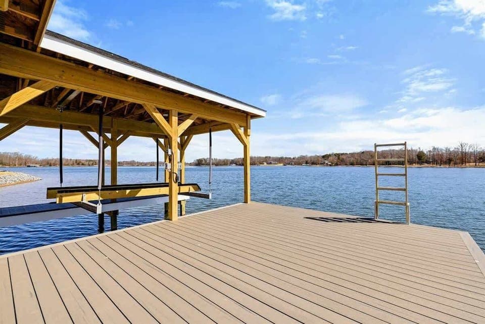 Spacious Dock: Expansive waterfront dock with a built-in ladder, perfect for sunbathing, fishing, swimming, or launching into Lake Anna’s refreshing waters.