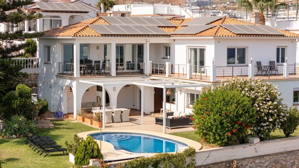 Spacious private villa with pool and sea views – perfect for groups and families seeking relaxation and comfort.