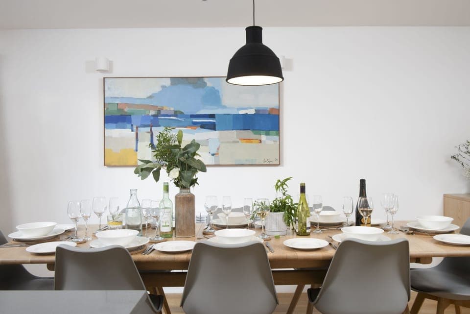 The dining table with room for all guests  - Una 69