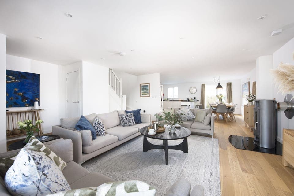 The living area with seating on comfortable sofas - Una 69