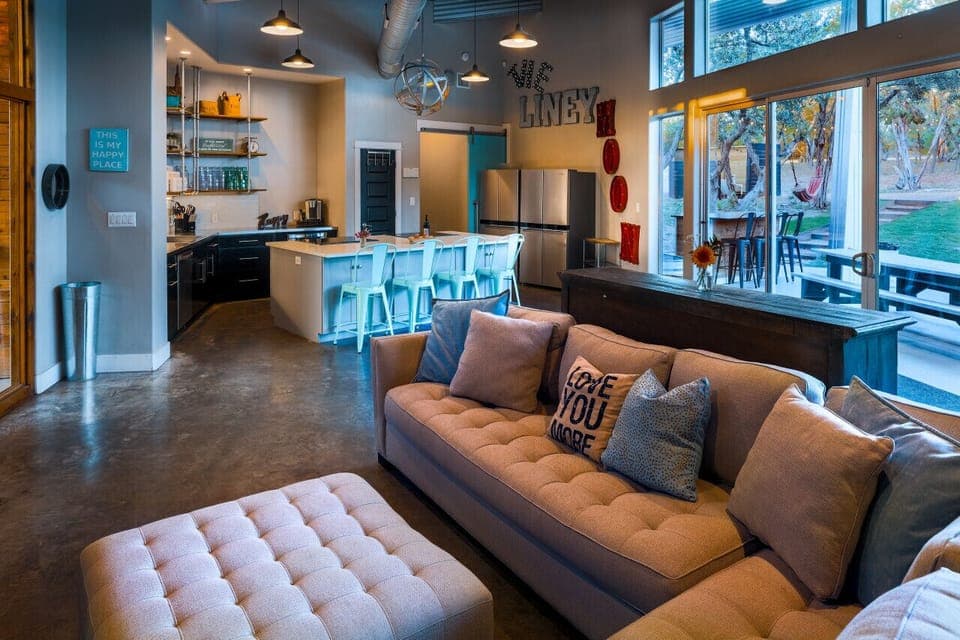 The common space can be re-arranged for your event or meeting needs, being able to accommodate up to 30-40 people for seated events.