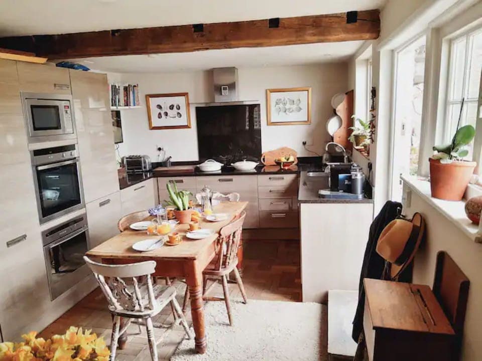 The kitchen at Hamble Riverside Cottage, Old Bursledon, Hampshire