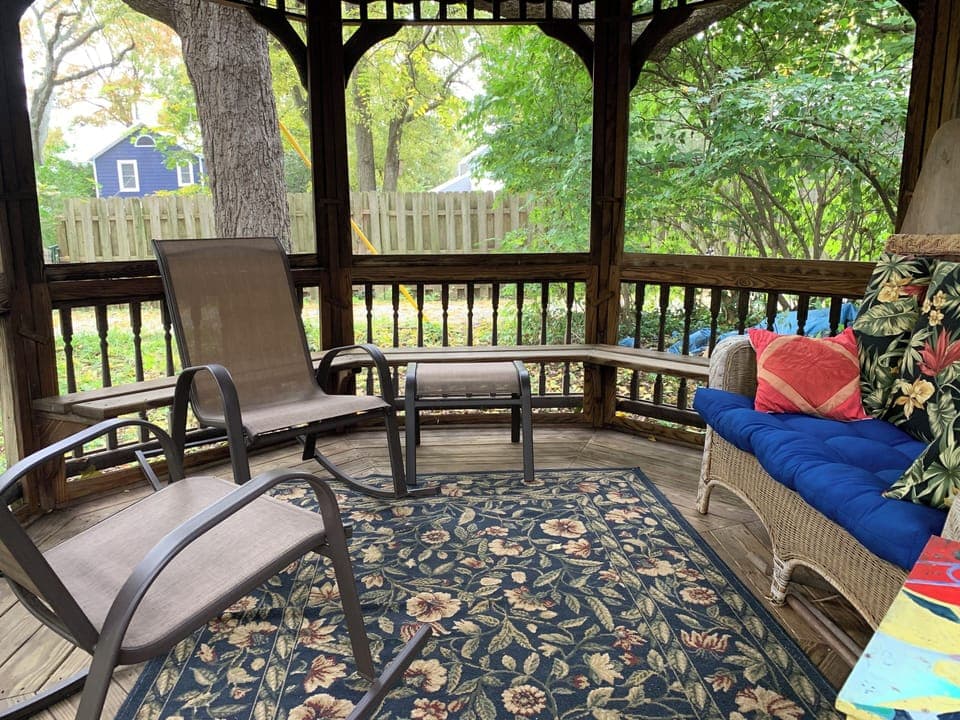 Gazebo to drink coffee or tea, read, listen to the birds singing.