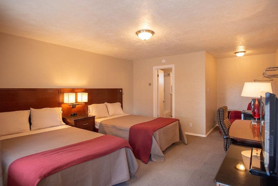 Premium bedding, desk, blackout drapes, free WiFi