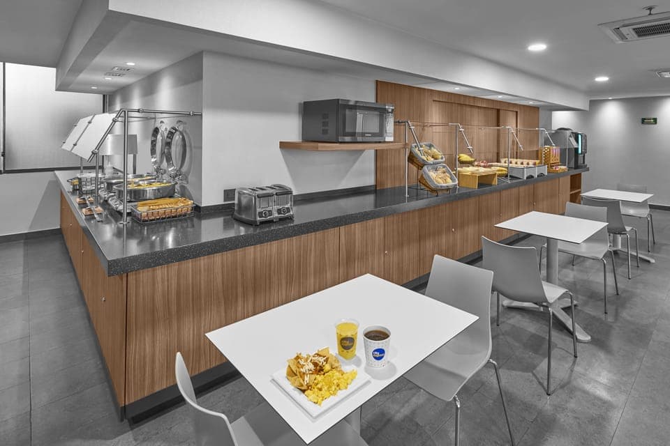 Free daily continental breakfast