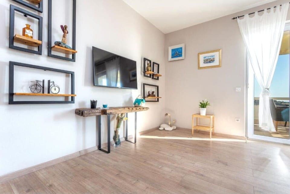 Autumn, Living Room, Spring, Summer