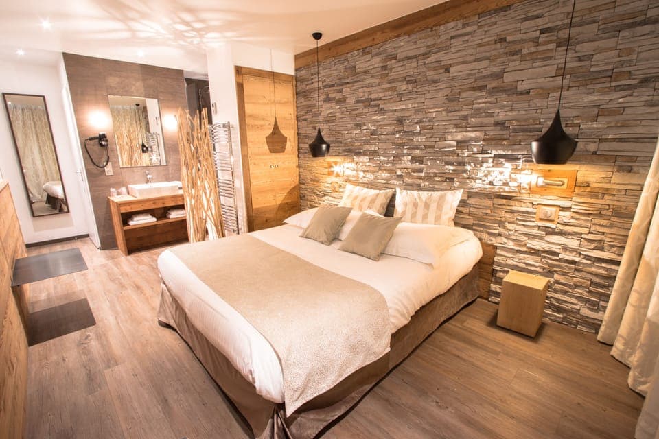 Double Room Chalet  | Premium bedding, desk, soundproofing, free cribs/infant beds