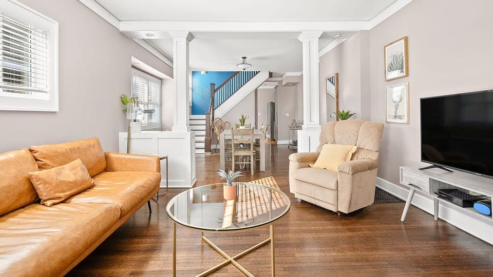 Comfort Duplex, 3 Bedrooms, Non Smoking | Living area | 40-inch Smart TV with digital channels, streaming services