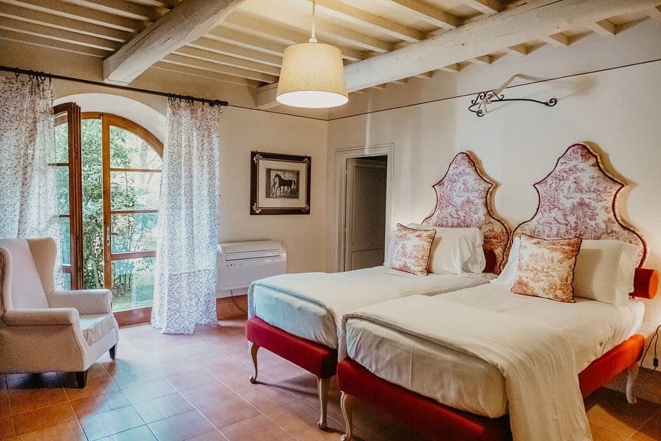 Grand Apartment, 2 Bedrooms | Desk, free WiFi, bed sheets