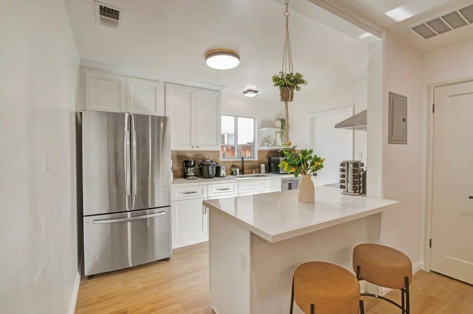 House (4 Bedrooms) | Private kitchen | Oven, coffee/tea maker, toaster, cookware/dishes/utensils