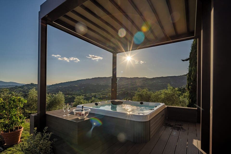 Outdoor spa tub