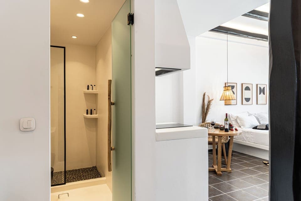 Superior Suite, Balcony, Sea View | 1 bedroom, in-room safe, laptop workspace, soundproofing