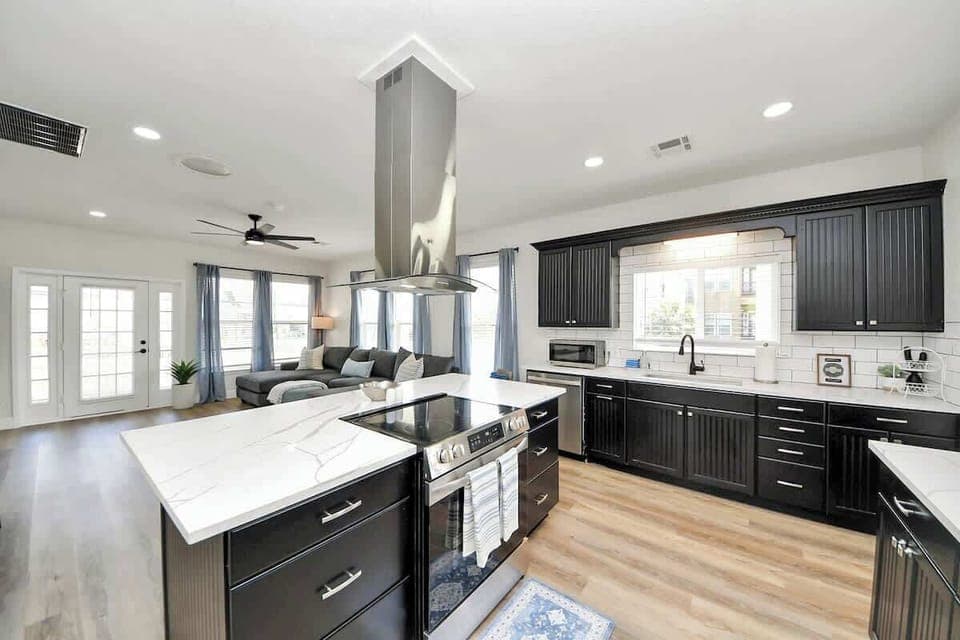 The fully equipped kitchen comes with all dishes, utensils, and pots & pans you might need for creating delicious memories with your loved ones!