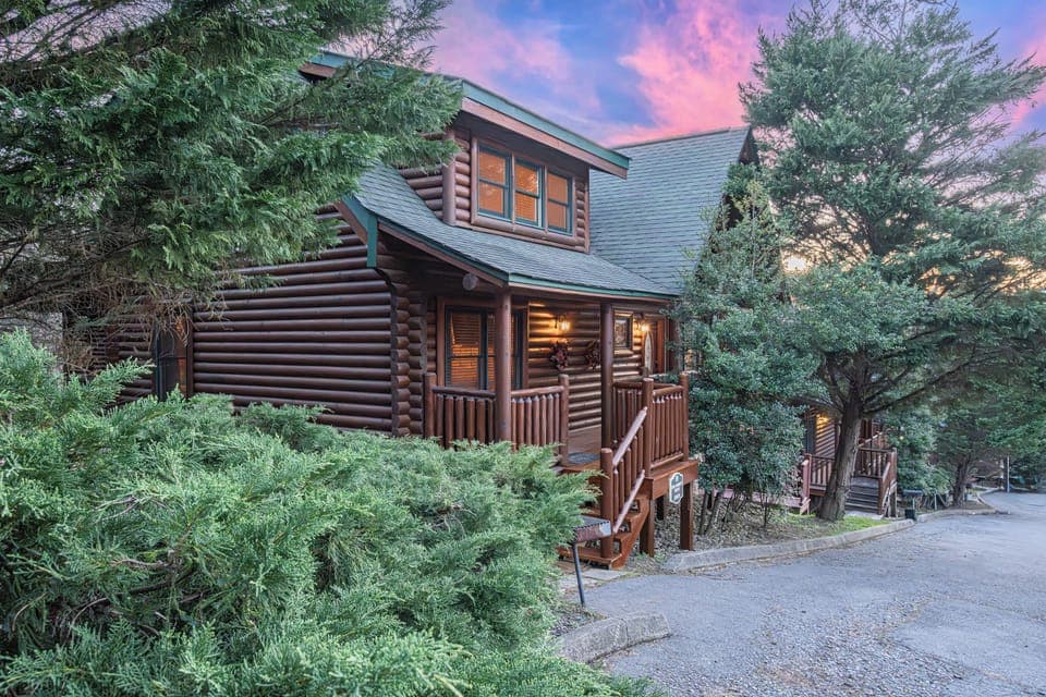 Your Smoky Mountains retreat awaits!