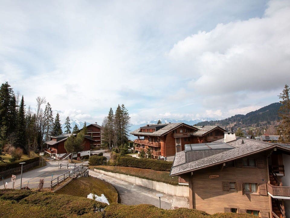 Building, House, Architecture, Home, Residential Area, Roof, Cottage, Slope, Village, Siding