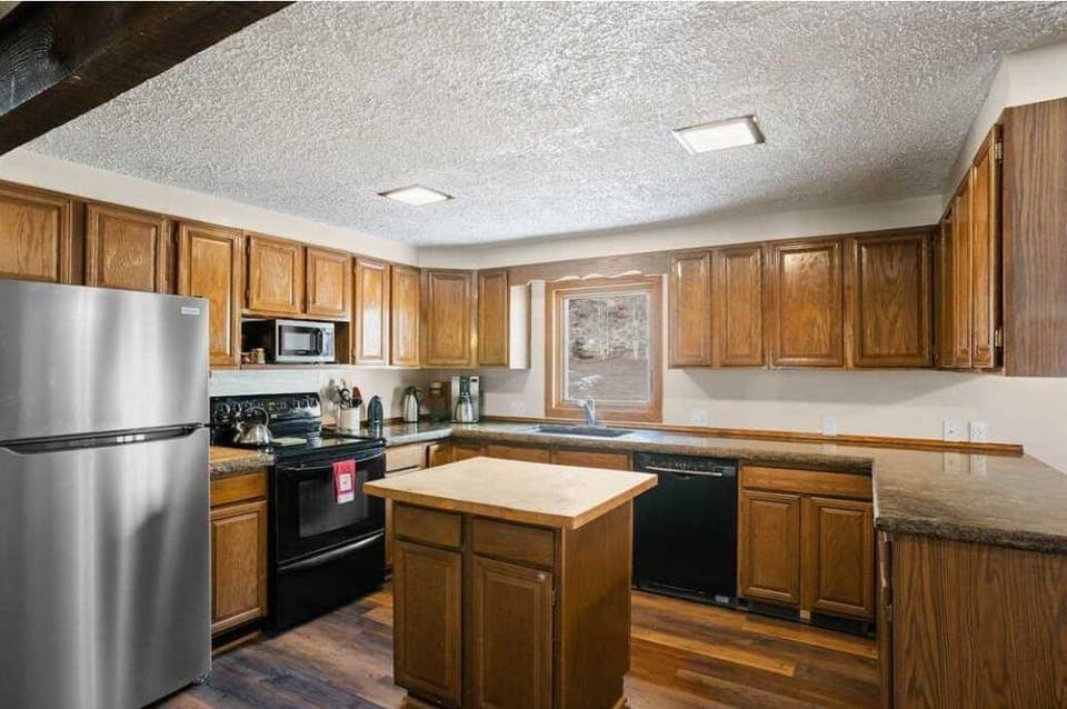 Cook together in the roomy kitchen with plenty of counterspace.