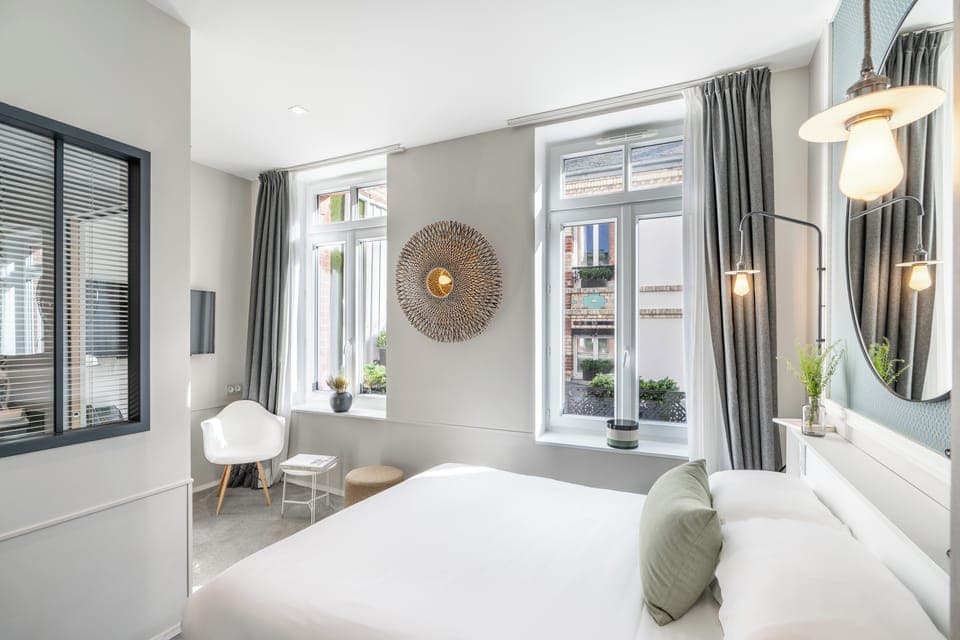 Superior Room, 1 King Bed | Premium bedding, in-room safe, desk, soundproofing