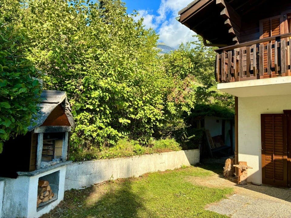 Cottage, Rural Area, Garden, Backyard, Lawn, Yard, Shade, Landscaping, Farmhouse