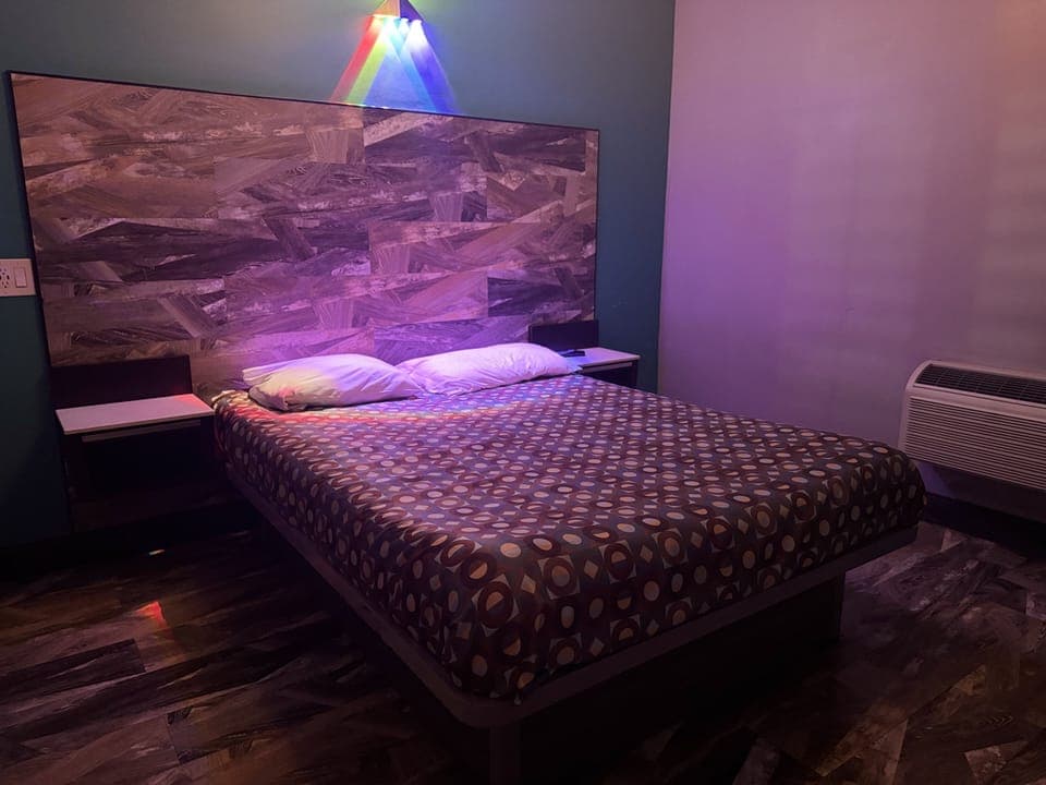 Business Room | Free WiFi