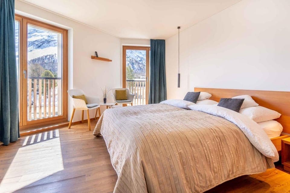 Basic Double Room, Mountain View | Minibar, in-room safe, blackout drapes, soundproofing