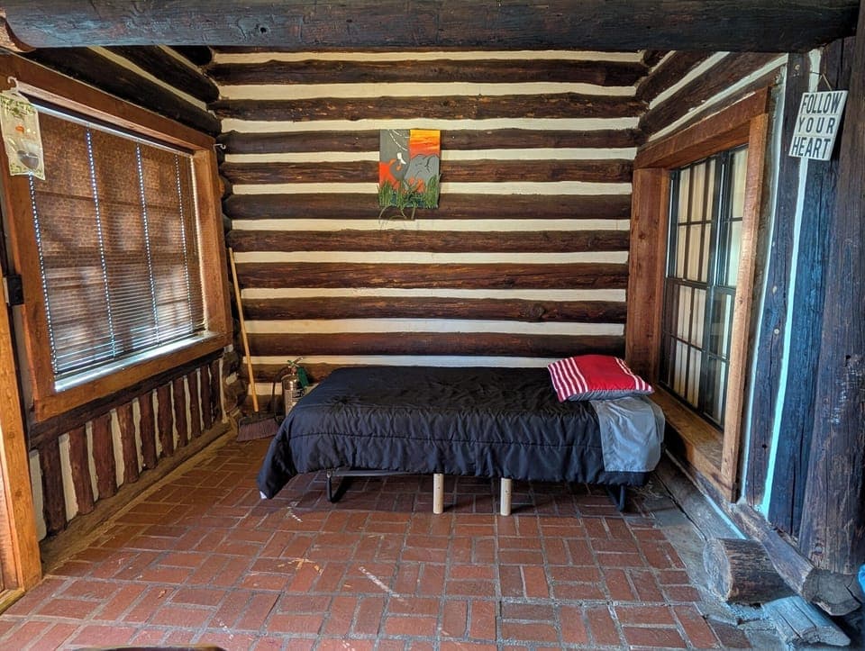 PXL_20250213_203721679.MP201