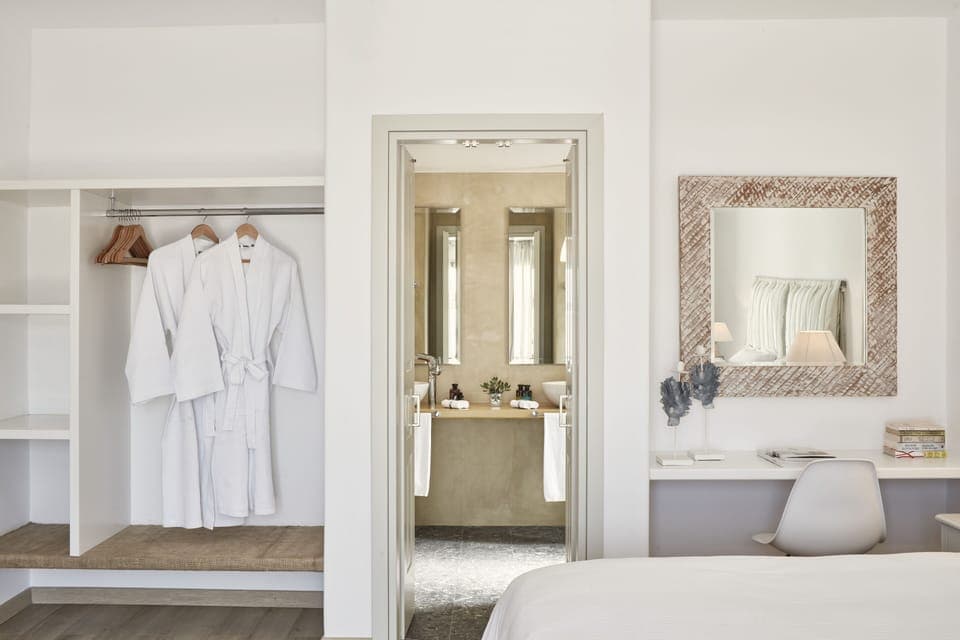 Experience Suite | Premium bedding, minibar, in-room safe, blackout drapes