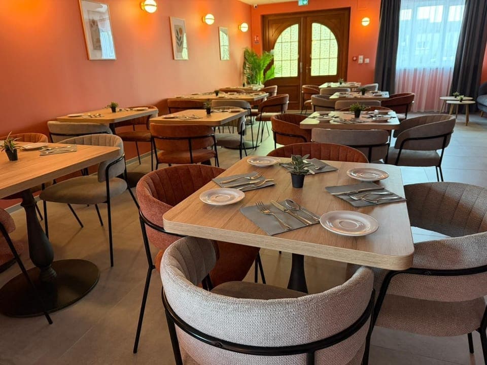 Daily continental breakfast (EUR 12 per person)