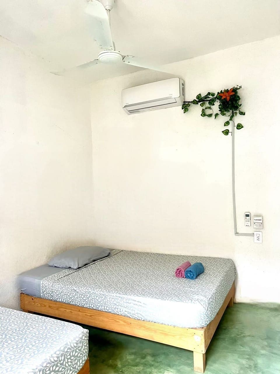 Desk, laptop workspace, free WiFi, bed sheets