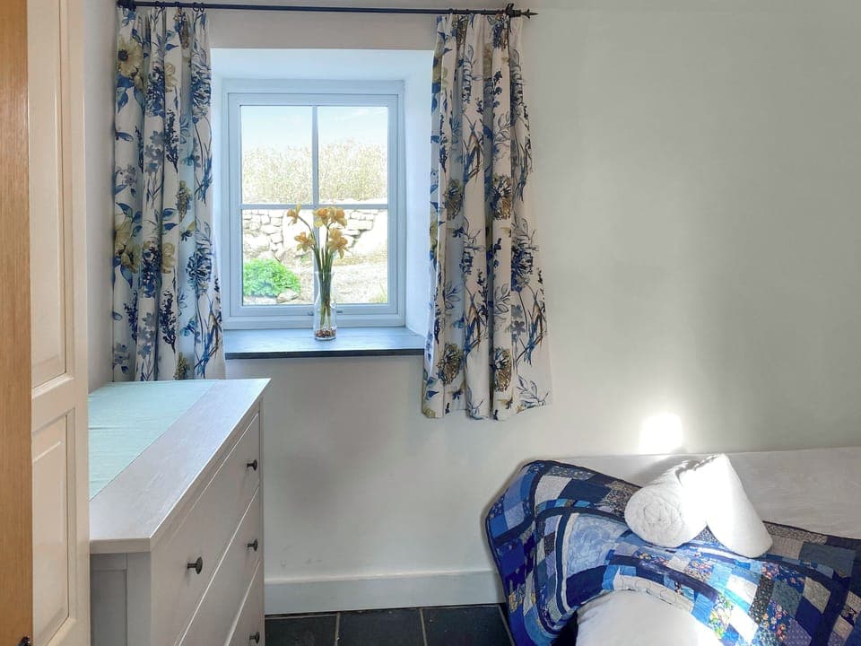 Twin bedroom | The Milking Parlour, St Ives