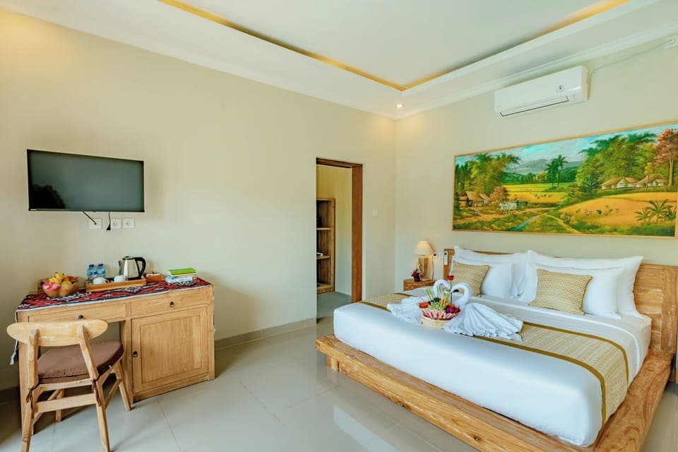 Desk, laptop workspace, free WiFi