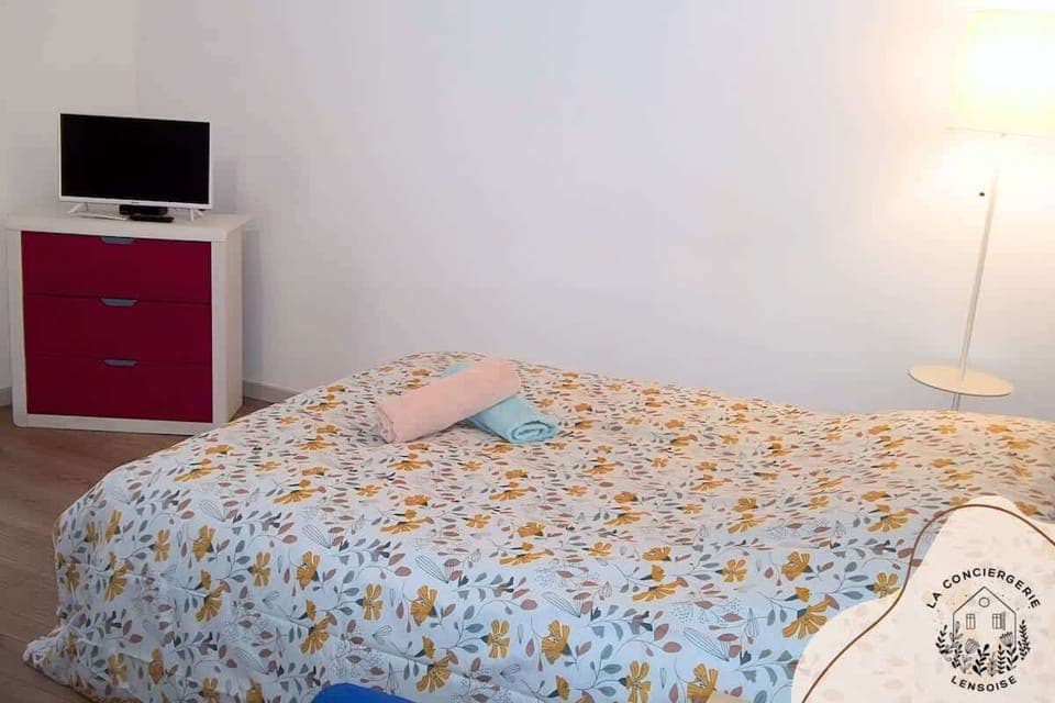 ESPACE NUIT
LIT 140X190
TV