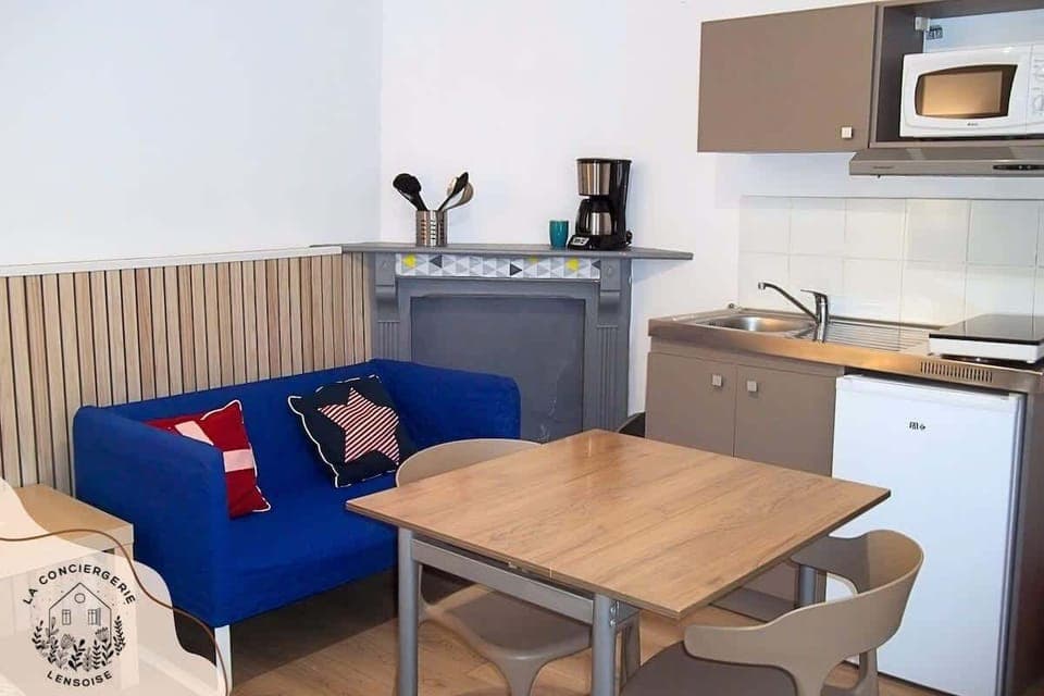 SALON/ESPACE REPAS/CUISINE