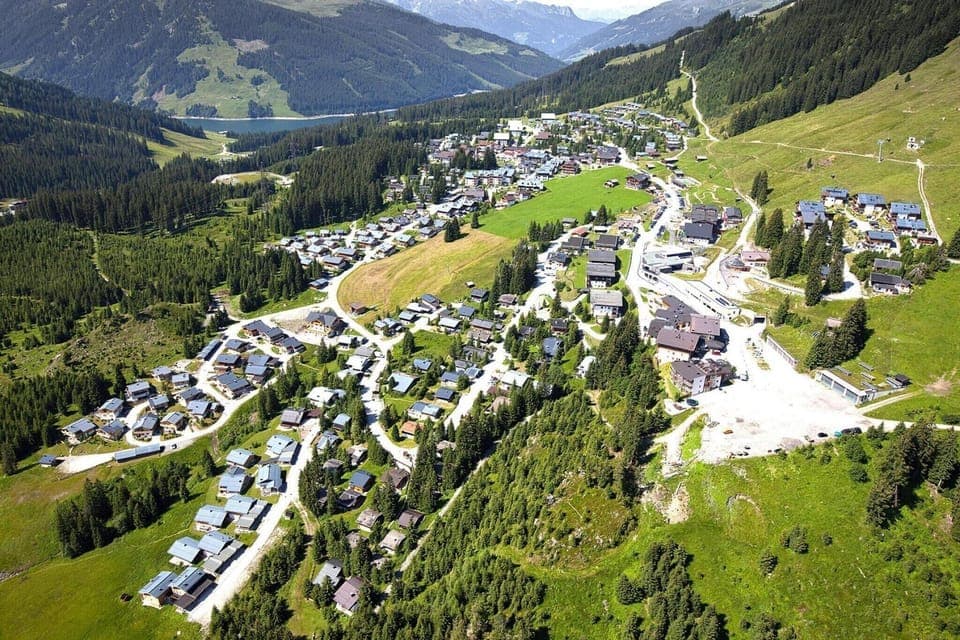 Immediate Surroundings [summer] (<1 km)