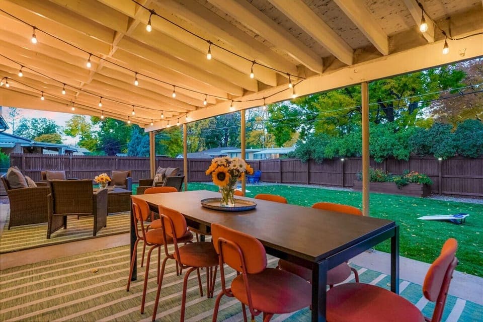 Outdoor dining