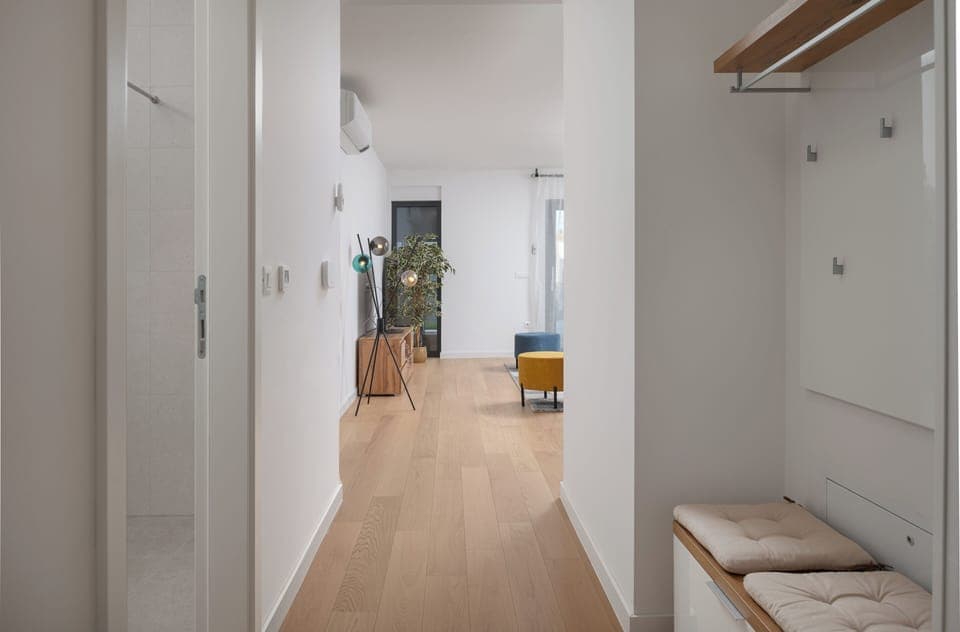 Apartment, 2 Bedrooms, Accessible, Smoking | Living room | Books