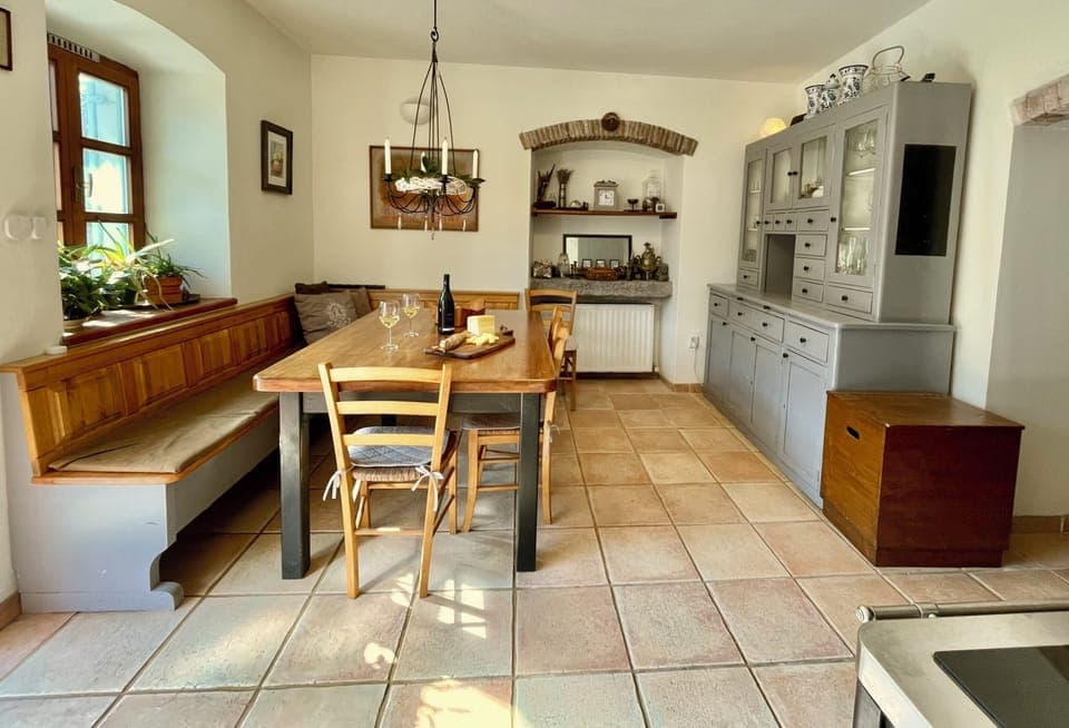 Kitchen dining corner