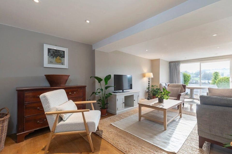 Living Room / Lounge