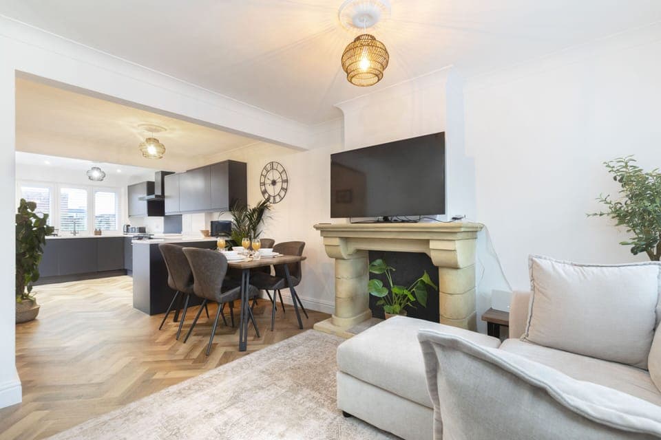 Living Room / Lounge