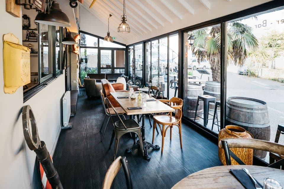 Lunch and dinner served