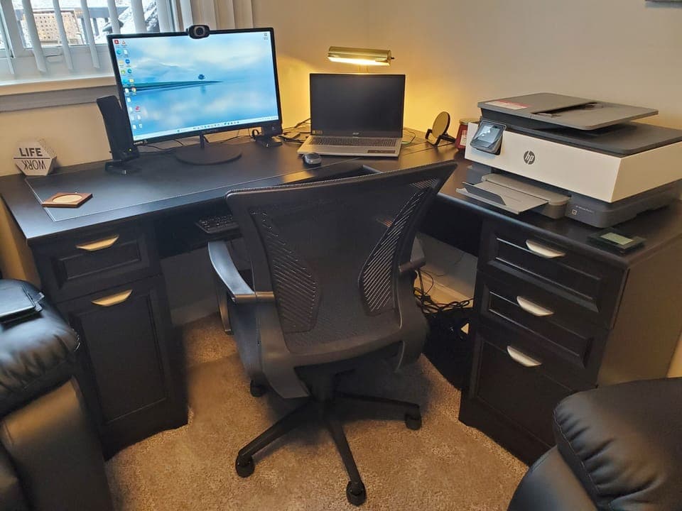 Work station with monitor, keyboard, mouse & printer and high speed internet