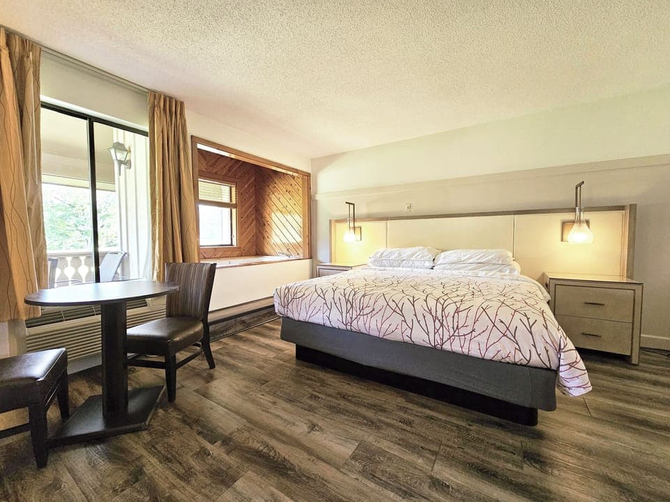 Premium Room, 1 King Bed, Jetted Tub, Mountain View | Individually furnished, desk, laptop workspace, free WiFi