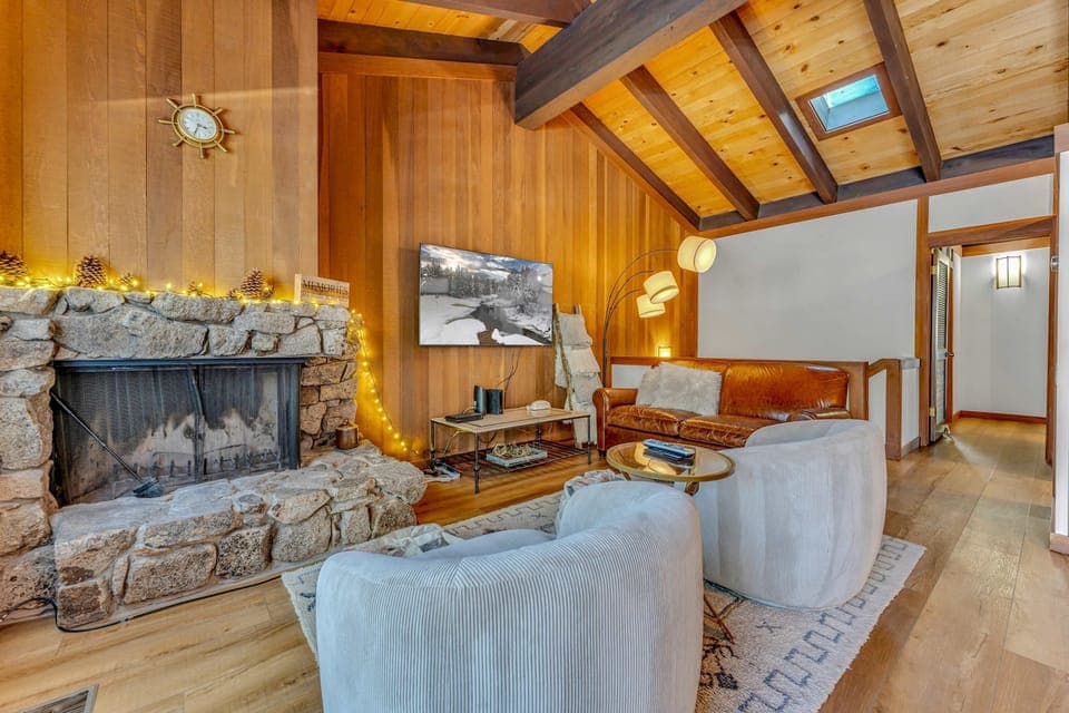 Living room: Second floor, wood-burning fireplace, Smart TV, leather couch