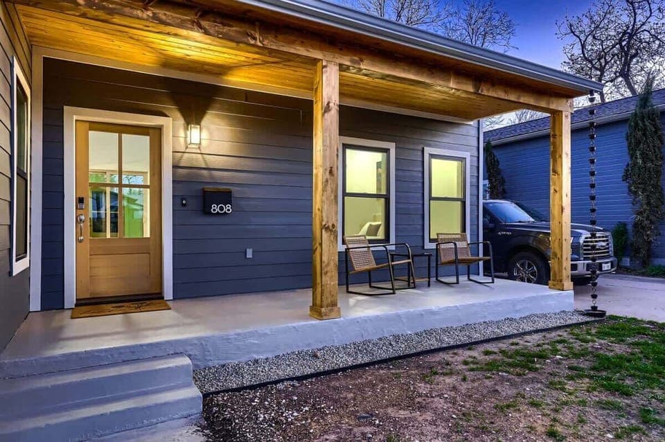 Completely remodeled historic home in Downtown Georgetown close to everything!