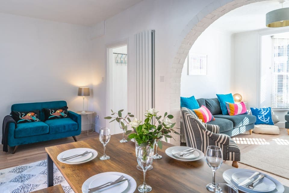 12 Hans Place, Cromer: Light and airy open plan living