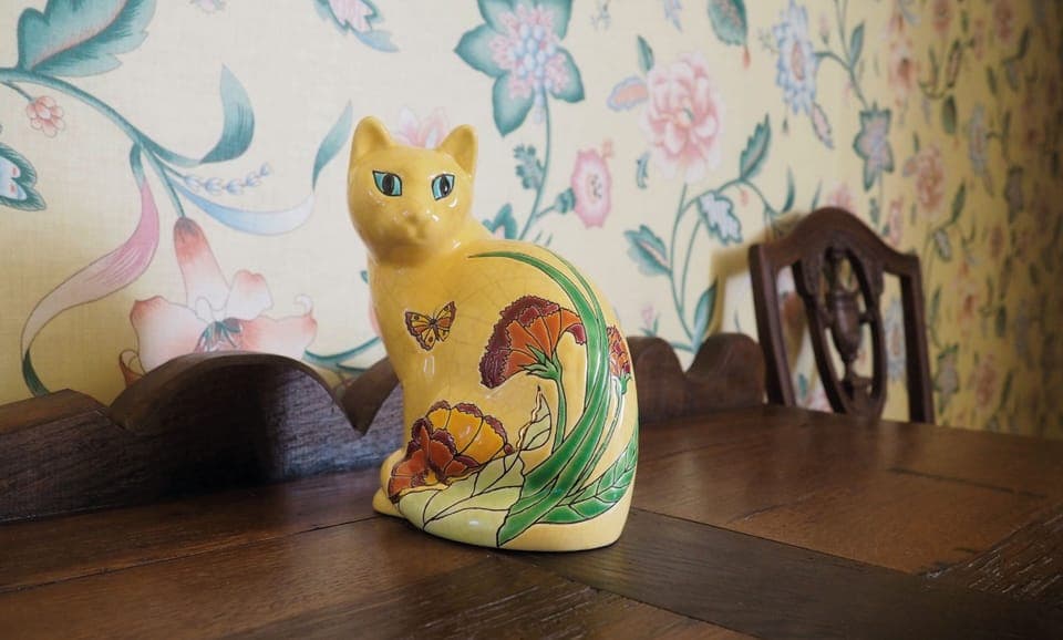 Individually decorated, free WiFi, bed sheets