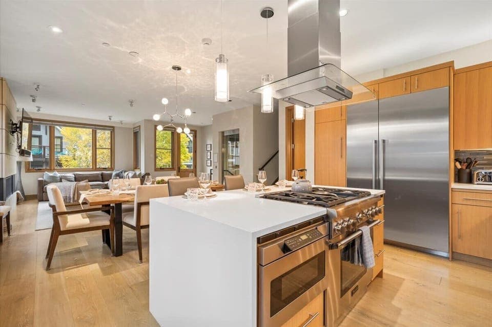 Kitchen: gas stove, island with seating for 3, coffee machine