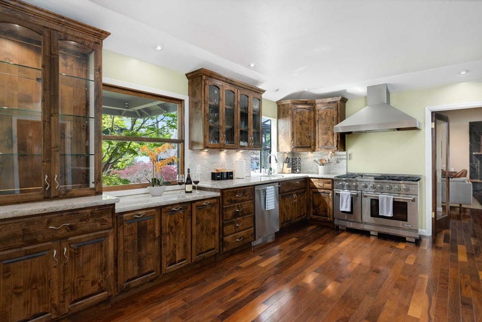 Unleash your inner chef in our fully-equipped kitchen, featuring granite countertops and high-end appliances. Whether you're whipping up a quick snack or hosting a dinner party, our kitchen has everything you need for culinary success!