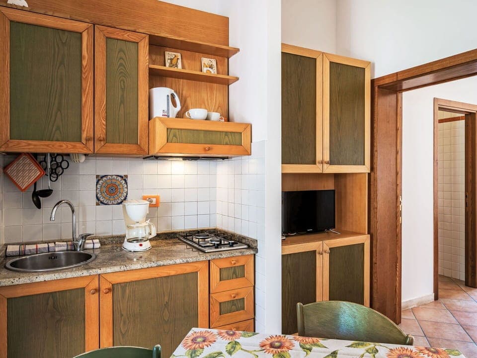 Wood, Interior Design, Furniture, Kitchen, Countertop, Ceiling, Cabinetry, Flooring, Room, Floor